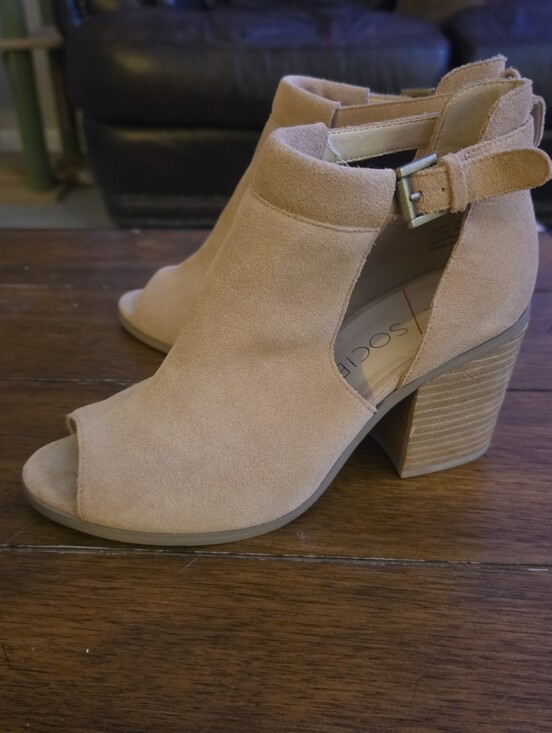 Sole Society Shoes - Sole Society Open-Toe Suede Block Heel Booties in Tan